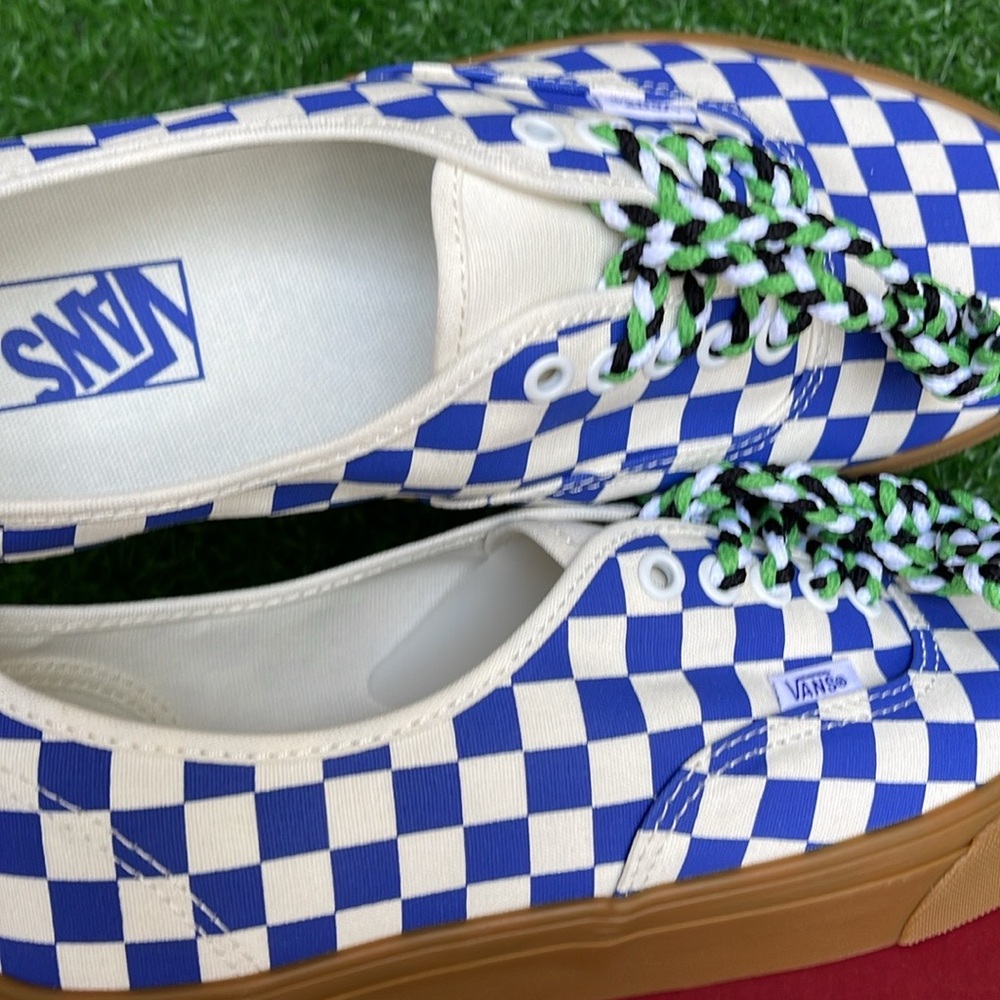 Vans Men’s Authentic
Checkerboard Blue/White
VN0009PVY6Z
Sneakers - Picture 15 of 16